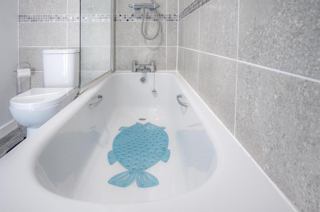 St Julians View - 1 Bedroom Apartment - Tenby Eksteriør billede
